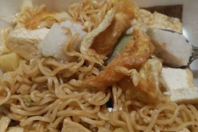 Ada Tahu Telur Campur Indomie! Pernah Coba?