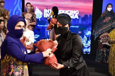 Mantan Dosen Banting Setir Jadi Desainer, Karyanya Diapresiasi Ibu Negara Turki