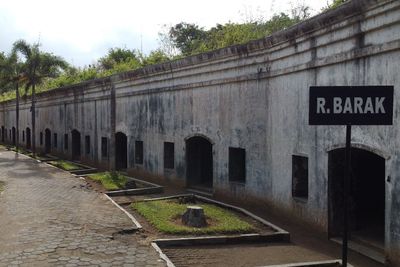 Benteng Belanda Ini Cocok Jadi Tempat Uji Nyali