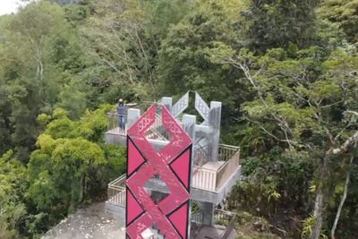Panorama Alam Toraja Indah Banget dari Atas Sini, Sekalian Uji Nyali!