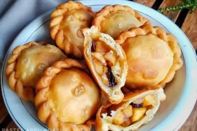 Resep Pastel Apel Kismis yang Mudah dan Lezat
