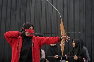 Enggak Hanya Ngaji, Para Hijabers Ini Juga Jago Memanah