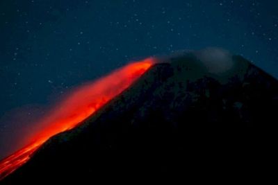 Gunung Merapi Muntahkan 6 Guguran Larva Pijar Sejauh 2 Km