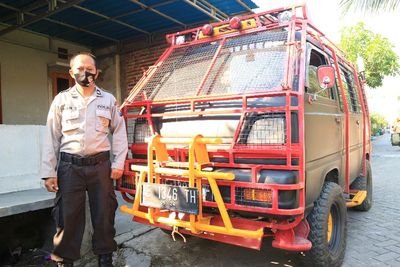 Unik Banget! Polisi Ini Ubah Mobil Carrynya jadi Mobil Barakuda!