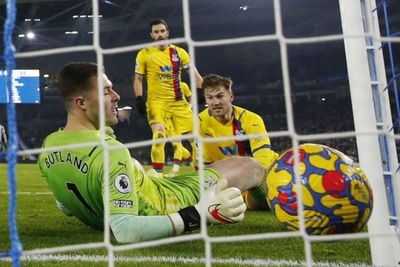Gol Bunuh Diri Anderson Selamatkan Brighton dari Kekalahan