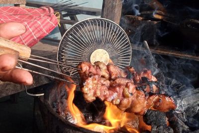 Tusuk Jeruji Sepeda, Bikin Sate Kambing Topo Empuk, Matang Sempurna!