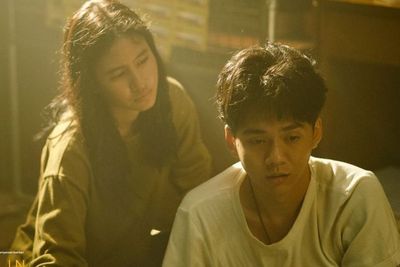 Review Film Penyalin Cahaya : Susahnya Jadi Korban Pelecehan, Serba Salah dan Disalahkan