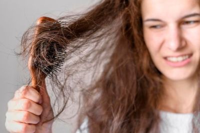 Hati-Hati, Makanan Ini Penyebab Rambut Kamu Menipis Seiring Bertambahnya Usia