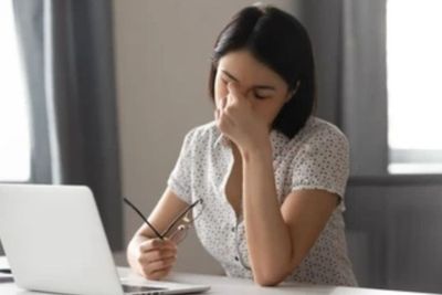 Terlalu Lama Menatap Layar Monitor, Waspadai Bisa Kena Gangguan Sindrom Mata