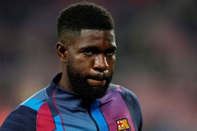 Baru Seminggu Perpanjang Kontrak di Barcelona, Samuel Umtiti Naik Meja Operasi