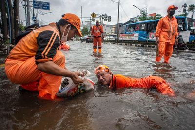 47 RT di Jakarta Banjir dengan Ketinggian Hampir 1 Meter, 57 Orang Mengungsi