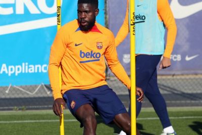 Pasca Operasi Kaki, Samuel Umtiti Absen dari Barcelona 3 Bulan