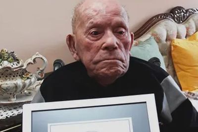 Pria Tertua di Dunia Meninggal pada Usia 112 Tahun