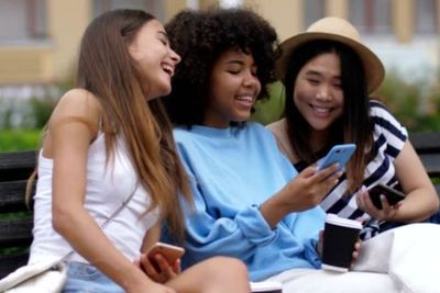 Self Healing Ampuh saat Penat Pikiran, Tonton Komedi Terbukti Bisa Bikin Kamu Rileks