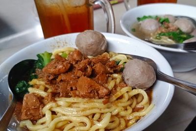 Dengan Dua Syarat Ini, Kamu Bisa Makan Mie Ayam dan Bakso Gratis!