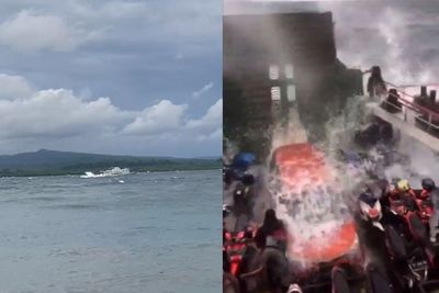 Menegangkan! Kapal Ferry Ini Nekat Berlayar saat Ombak Lagi Ganas-ganasnya