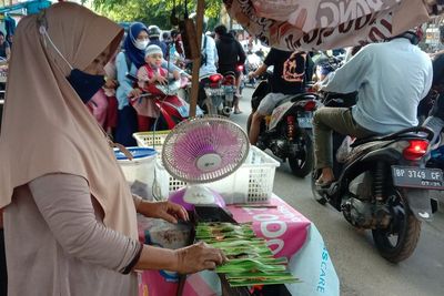Ngemper di Pinggir Jalan, Sehari Laku 3 Ribu! Otak-otak Batam Rasanya Endul