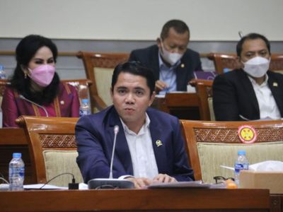 Arteria Dahlan Relakan Kursi DPR RI untuk Cucu Soekarno, Antara Loyalitas untuk PDIP atau Dinasti Politik?