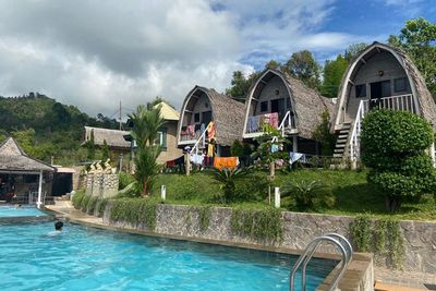 Kambo! Spot Staycation Sejuk, Viewnya Perahu Raksasa dan Kolam Gitar!