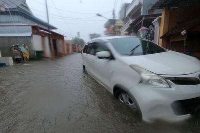 Banjir 1 Meter Rendam Parepare, Sejumlah Kendaraan Mati Mendadak!