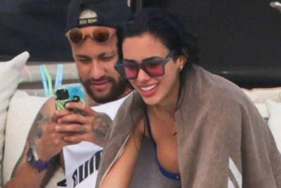 Neymar Akhirnya Pamer Pacar Baru, Yuk Kepoin Foto-foto dan Profilnya!