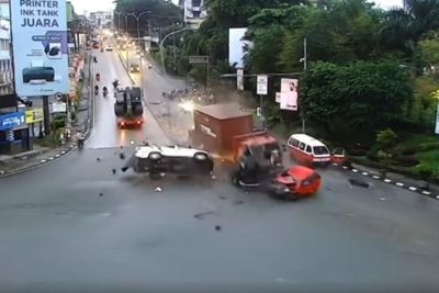 Kecelakaan Maut di Balikpapan 4 Orang Tewas, Pentingnya Jaga Jarak Saat Lampu Merah