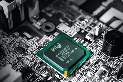 Bangun Pabrik Chip Terbesar di Dunia, Intel Siapkan Dana Rp286,5 Triliun