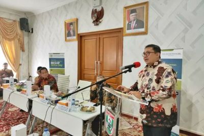 Unggah Nyanyian Lagu Sunda Bermakna Pejabat Haus Kuasa, Fadli Zon Sindir Arteria Dahlan?