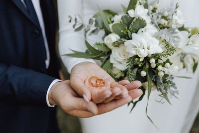 Benarkah Menikah dengan Pria Lebih Muda Kurangi Risiko Kematian pada Wanita?