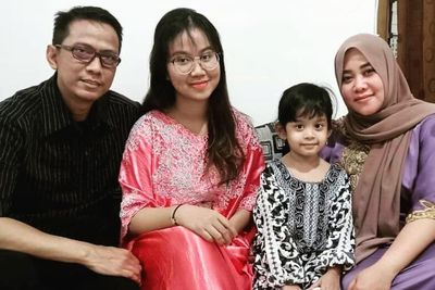 Mayang Menangis Terisak Ziarah ke Makam Ibunya, Doddy: Daddy Akan Selalu Ada
