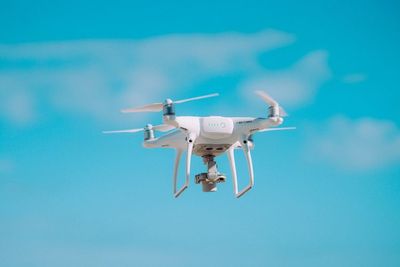 Masyarakat Awam Uni Emirat Arab Kini Dilarang Terbangkan Drone, kok Bisa?