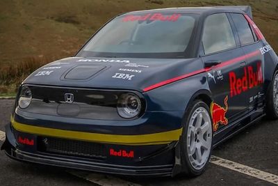 Honda E Berdandan Ala Red Bull Formula One