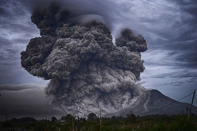 Mengapa Indonesia Sering Terjadi Gempa, Tsunami dan Gunung Meletus?