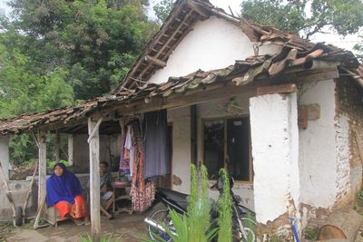 Dear Pak Bupati, Guru Honorer di Ponorogo Tinggal di Rumah Nyaris Roboh