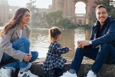 Serunya Liburan Raisa Bersama Suami dan Anak di Palace of Fine Arts di San Fransisco