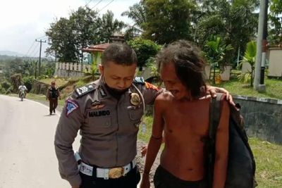 Viral! Kisah Polisi di Riau, Peduli ODGJ sampai Sekolahkan Bocah Pengamen