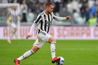 Juventus Ancam akan Bekukan Ramsey yang Terus Menolak Dijual