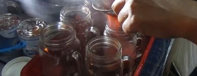 Cuma Ngemper Depan Toko Sepeda, Sehari Laku 100 Liter! Minuman Apa ini?