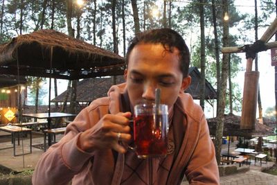 Nikmatnya Wedang Sampah , Pesannya Pakai Kentongan View-nya Semeru!
