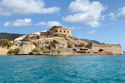 Dulu Tempat Pengasingan Pasien Kusta, Kini Pulau Spinalonga Jadi Tempat Wisata Populer