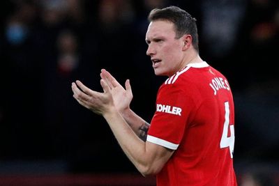 Rumor Transfer: Phil Jones Masuk Radar Klub Ligue 1 Bordeaux