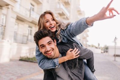 Tutur Katanya Manis, 3 Zodiak Ini Terkenal Paling Jago Gombal, Awas Jangan Baper!