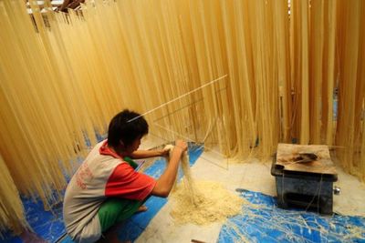 Tradisi Makan Mi Panjang Umur di Singkawang saat Imlek, Dari Mana Asal Usulnya?