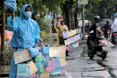 Jangan Asal Pilih Jas Hujan, Ada Caranya Lho!