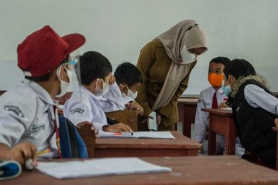 Pemda DKI Jakarta, Jabar, dan Banten, Diminta Patuhi Instruksi Jokowi Evaluasi PTM