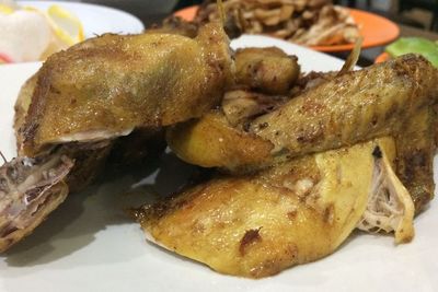 Legend di Jaksel! Cuma Jual Ayam Goreng Kampung, Sehari Cuan Rp25 Juta!