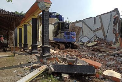 Diselingkuhi Suami, Emak-emak di Ponorogo Hancurkan Rumah Senilai Rp300 Juta!