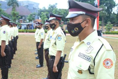 Warna Seragam Satpam Berubah, Politisi Golkar: Mending Mirip Polisi India!