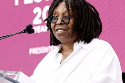Gegara Komentar Holocaust Bukan Pembantaian Ras , Artis Senior Whoopi Goldberg Dikecam