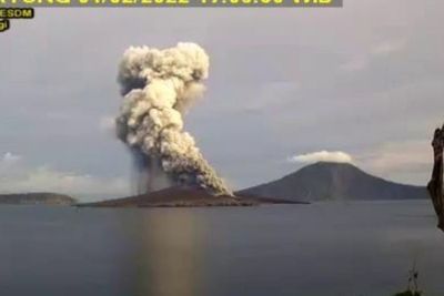 Gunung Anak Krakatau Erupsi 9 Kali, BNPB Tetapkan Level Waspada!